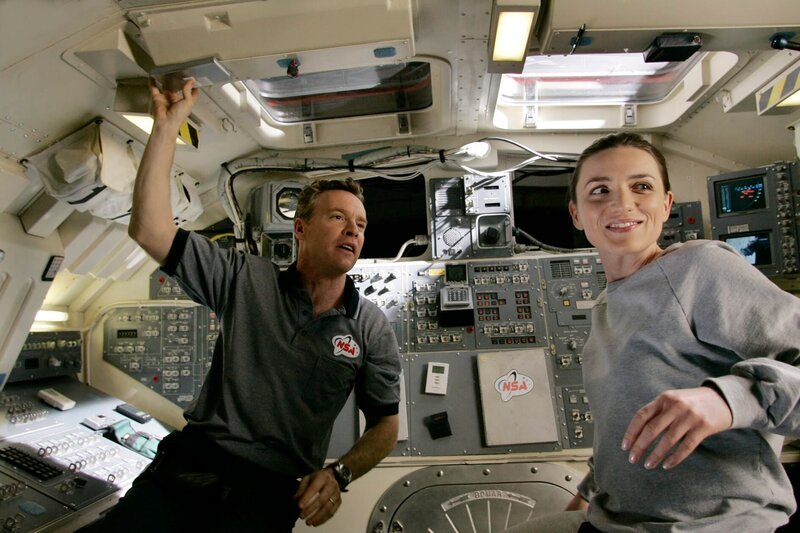 LAW & ORDER: CRIMINAL INTENT -- „Rocket Man“ Episode 6019 -- Pictured: (l-r) Tate Donovan as Commander Luke Nelson, Charissa Chomorrow as Lt. Sandy Lopez -- NBC Photo: Will Hart – Bild: NBC Universal, Inc.