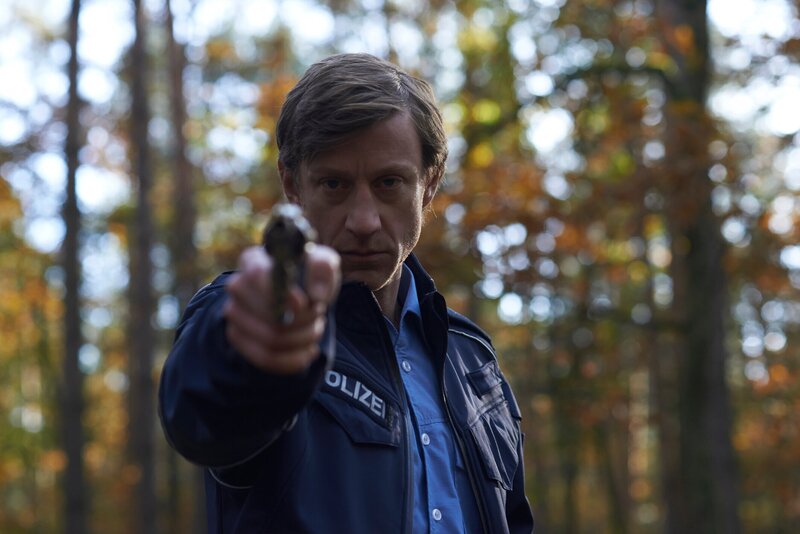 Police Officer (Maxim Mehmet) – Bild: 2016 (C)Nadja Klier-13TH STREET Photocredit Mandatory, Editorial Use Only, NO archive, NO Resale