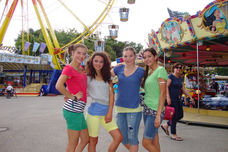 Ein Bummel auf dem Rummel mit den Tanzalarmkids – Bild: KiKA/​MingaMedia