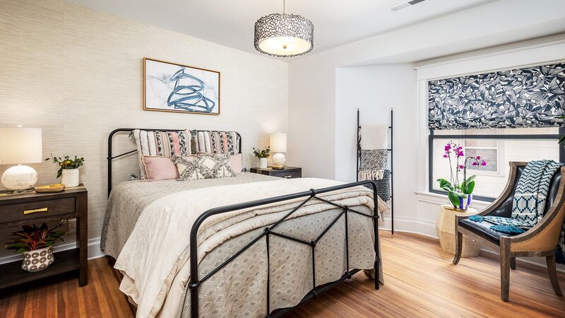 Tamara is transforming one of the rooms into a luxurious bathroom. – Bild: HGTV