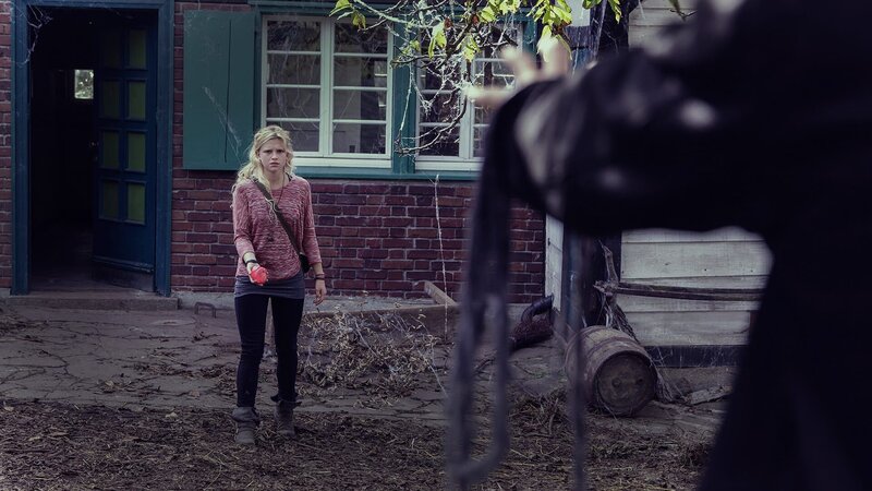 Charlie (Sinje Irslinger) will Garwin endgültig bezwingen. – Bild: WDR/​Andrea Hansen