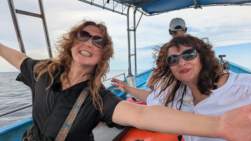 Hanka (l.) und Antje  +++ Die Verwendung des sendungsbezogenen Materials ist nur mit dem Hinweis und Verlinkung auf RTL+ gestattet. – Bild: RTL /​ Bewegte Zeiten Filmproduktion GmbH