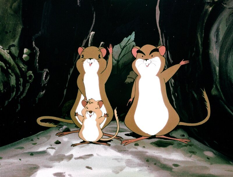 Die kleine Haselmaus Max und ihre Eltern sind überglücklich. Nils Holgersson hat den kleinen Max aus dem brennenden Wald gerettet und den Kleinen seinen Eltern wieder zugeführt. Dankbar winkt die Familie zum Abschied. – Bild: ORF (FS1/​FS2) /​ ORF1