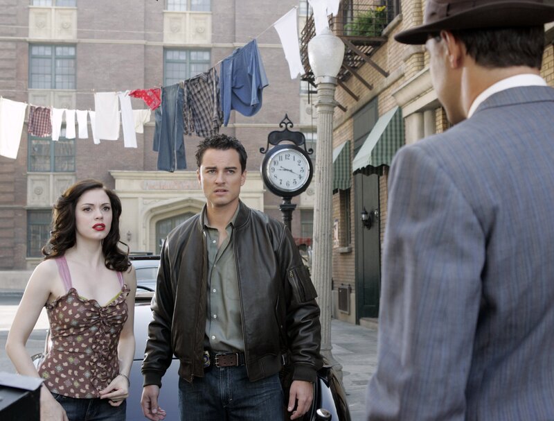 Im Kampf gegen das Böse: Brody (Kerr Smith, M.) und Paige (Rose McGowan, l.) … – Bild: Paramount Pictures Lizenzbild frei