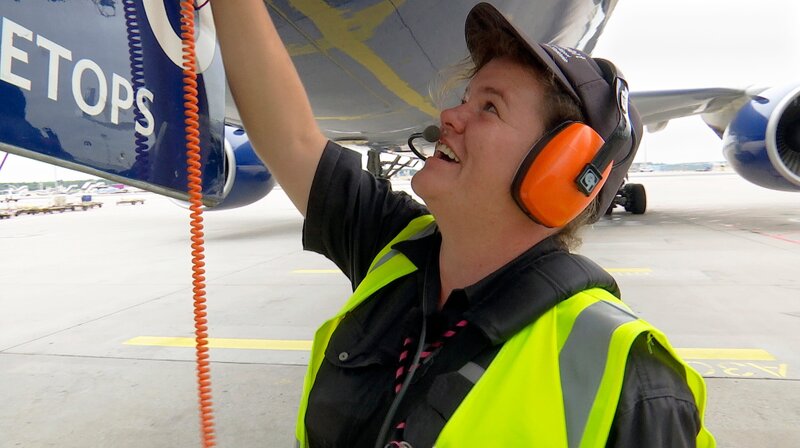 Sabrina Book ist Deutschlands erste Lademeisterin. – Bild: HR