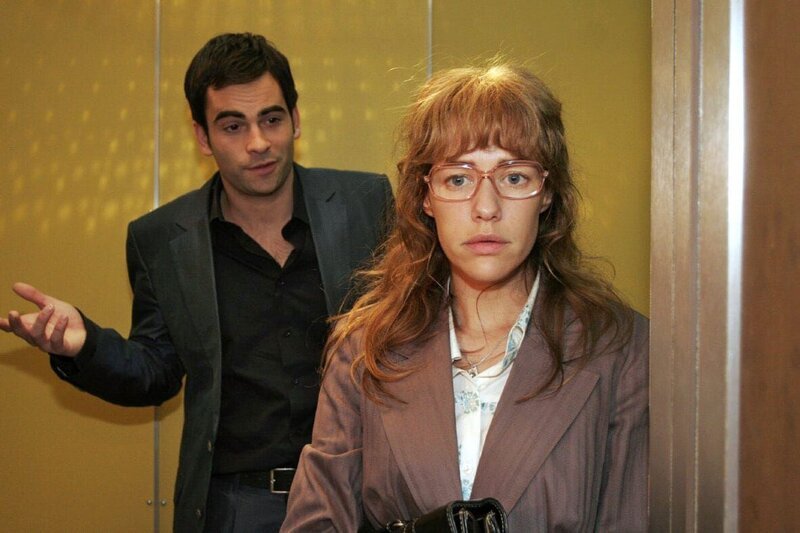 Lisa ist getroffen, als David sie auffordert, Rokko eine Chance zu geben. – Bild: SAT.1 /​ Noreen Flynn