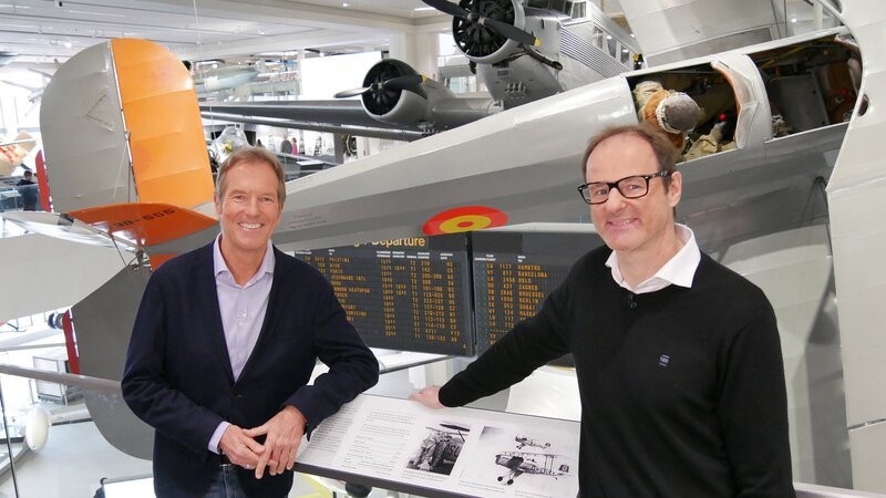 Markus Brock (li.) und Vince Ebert im Deutschen Museum in München. – Bild: ZDF und SWR/​Martina Klug