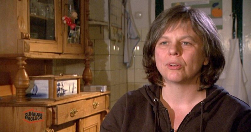 Angela freut sich auf ihr neues Zuhause. – Bild: RTL II