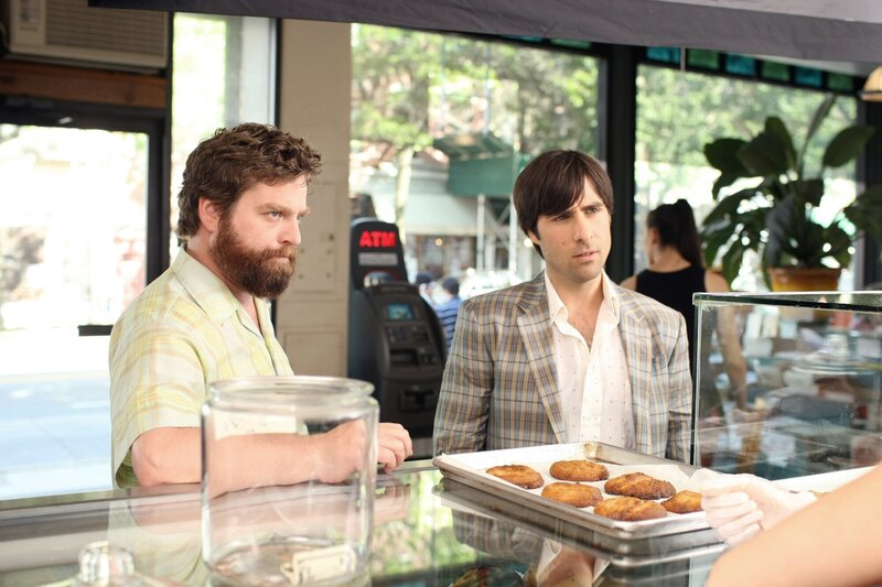 Episode 107 Scene 03: Jonathan and Ray ask Barista if she knows Michelle and Lisa – Bild: Paul Schiraldi Photography