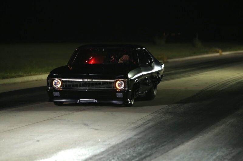 A disappointed Murder Nova heads towards the staging area after he jumps the light in his race against Farmtruck for the Number 10 spot. – Bild: Discovery Communications