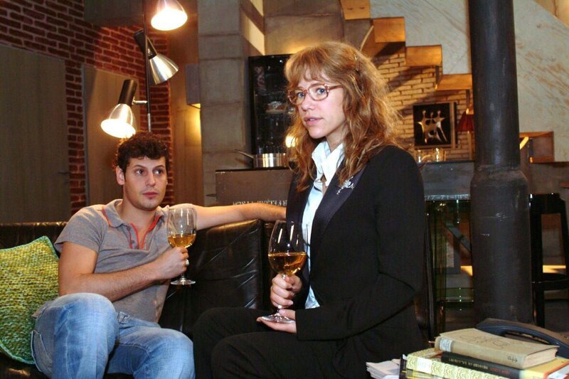 Lisa ist sich nicht sicher, ob es die richtige Entscheidung war, zu Rokko zu gehen. – Bild: SAT.1 /​ Monika Schürle