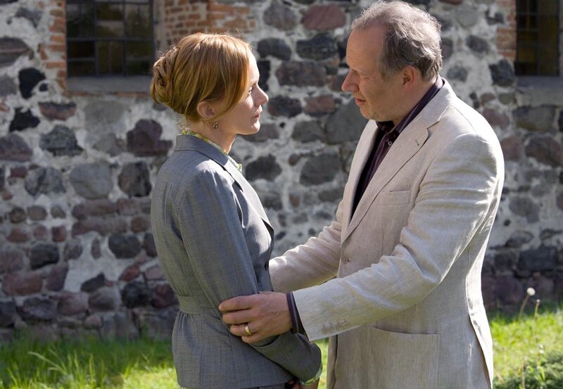 Beate (Katja Flint) stellt Steffen (Axel Milberg) wegen der Schatzsuche zur Rede. – Bild: WDR/​WDR/​Conny Klein