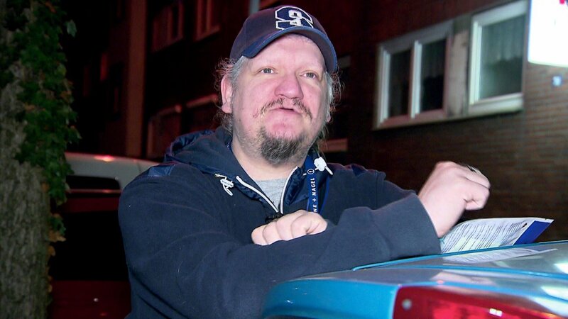 Dieter hat heute seinen neuen Job als Gabelstaplerfahrer angefangen. Wie wird er den Arbeitsalltag meistern? – Bild: RTLZWEI