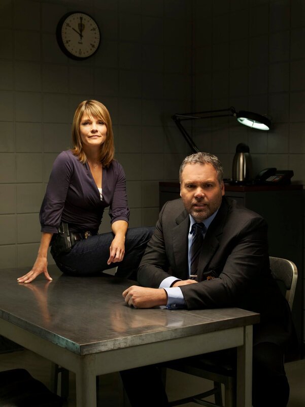 Pictured: (l-r) Kathryn Erbe as Detective Alexandra Eames, Vincent D’onofrio as Detective Robert Goren. – Bild: USA Network /​ UNIVERSAL CHANNEL