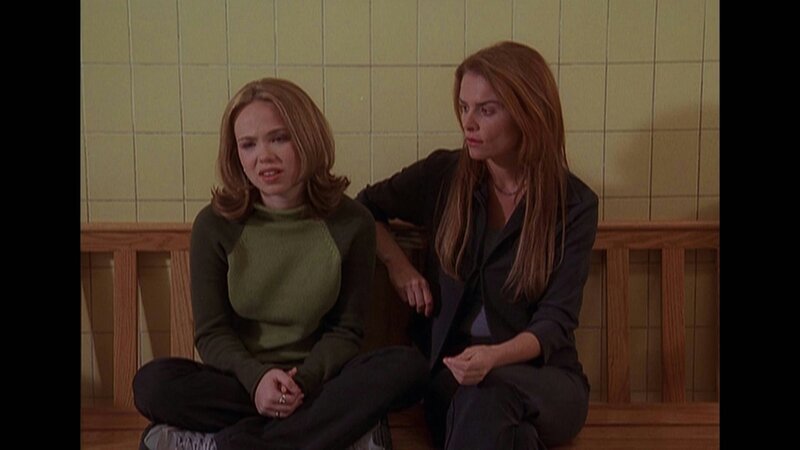 Lucy Baker (Amanda Fuller), Monica (Roma Downey) – Bild: CBS Studios International