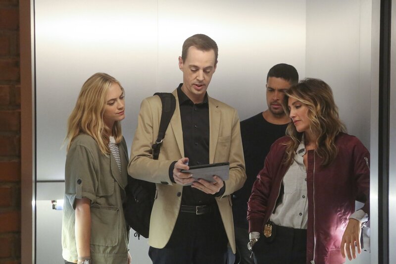 Gibbs Team (V.l.n.r.: Emily Wickersham, Sean Murray, Wilmer Valderrama und Jennifer Esposito) verfolgt eine heiße Spur … – Bild: CBS Broadcasting, Inc. /​ Patrick McElhenney