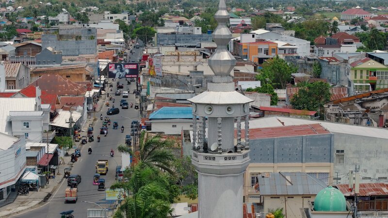Gorontalo ist eine der wichtigen Städte am Trans Sulawesi Highway. – Bild: Sven Jaax
