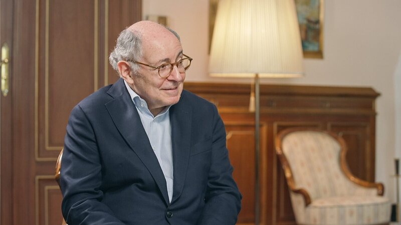 Der Autor Georg Markus hat die Lovestory von Anna Nahowski und Kaiser Franz Joseph erforscht. – Bild: ORF/​Clever Contents