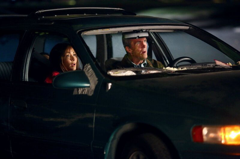 Frankie (Patricia Heaton, l.); Mike (Neil Flynn, r.) – Bild: Warner Brothers