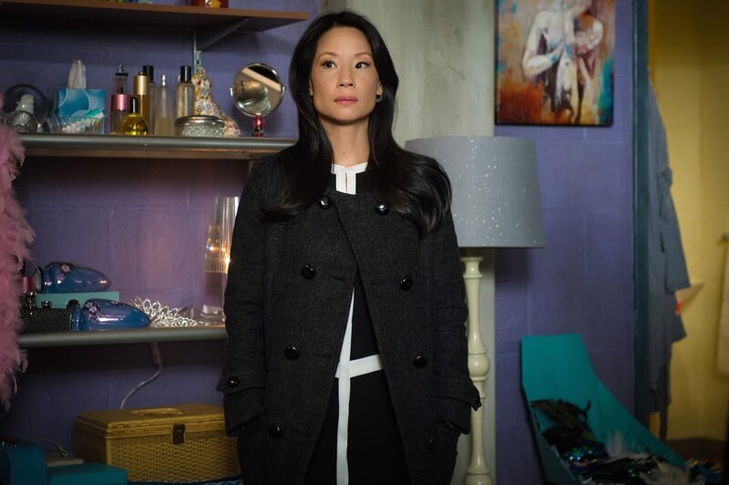 In der Garderobe der Primaballerina Iris Lanzer sucht Dr. Watson (Lucy Liu) nach Hinweisen auf einen möglichen Tatverdacht … – Bild: CBS Television