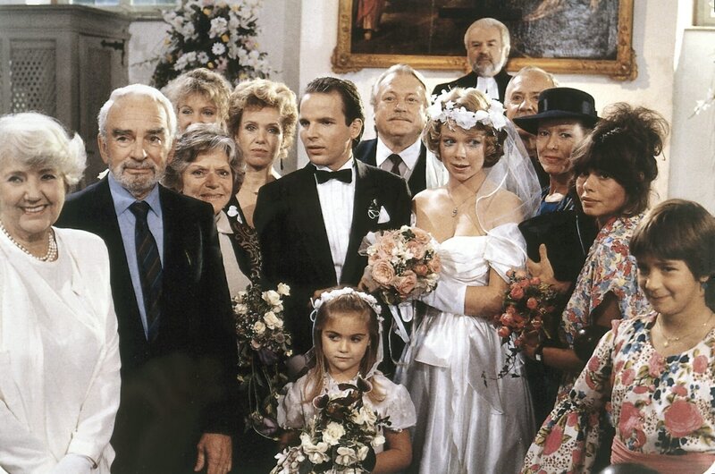 Nun ist es endlich soweit. Chris und Tina heiraten in der Kapelle von Schloß Kranichstein. – Bild: ZDF /​ Gyula Trebitsch, Fernsehprod. GmbH, Hamburg