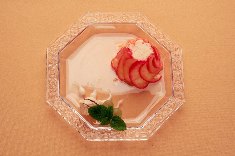 Das Dessert, zubereitet von Beate Loos. – Bild: BR/​megaherz