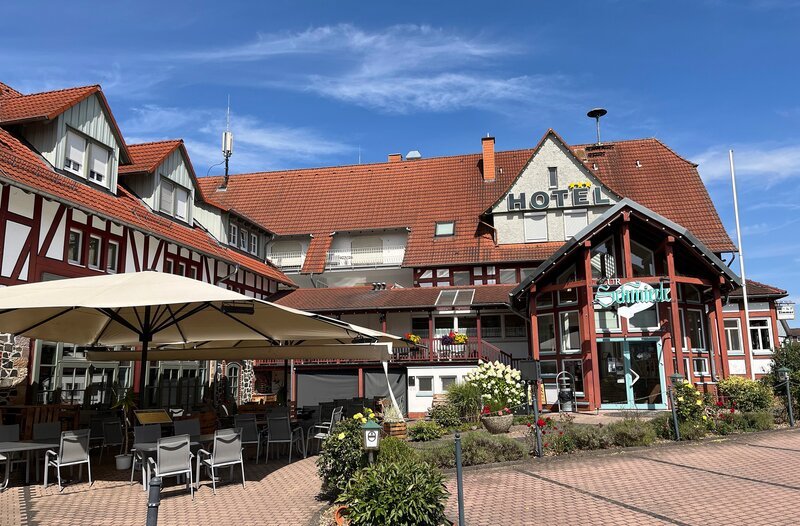 Das Hotel „Zur Schmiede“ in Alsfeld. – Bild: HR