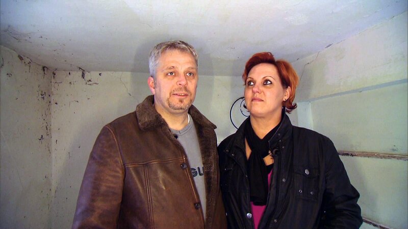 Christine (41) und ihr Lebensgefährte Ingo (45) bei der Besichtigung – Bild: RTL II