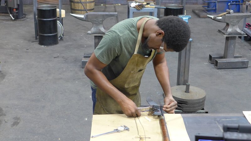 Forged in Fire Season 3 EP Zulu Iklwa, Forged in Fire_Wettkampf der Schmiede Staffel3 EP Der Zulu Iklwa – Bild: Kabel Eins Doku