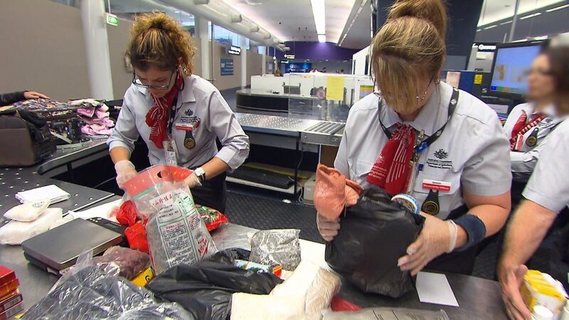 Zwei Frauen aus Vietnam wollen organisches Material importieren, das Australiens Biosicherheit bedroht. – Bild: Seven Productions