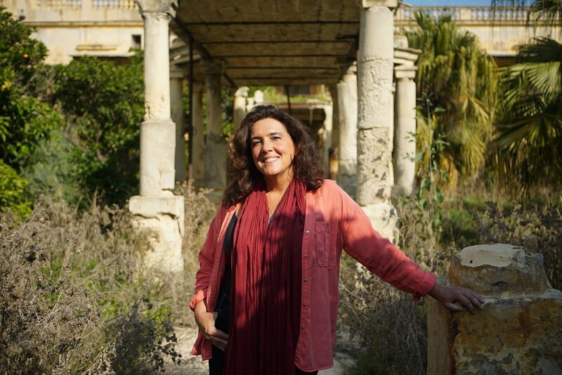 Bettany Hughes. Die Verwendung des sendungsbezogenen Materials ist nur mit dem Hinweis und Verlinkung auf RTL+ gestattet. – Bild: RTL /​ Malta