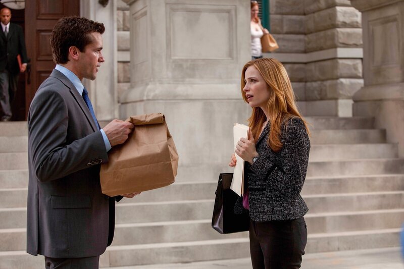 Jackson Hurst (Grayson Kent), Jaime Ray Newman (Vanessa Hemmings). – Bild: ORF/​Sony Pictures