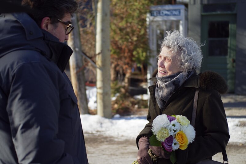 Armand Gamache (Alfred Molina, l.); Emilie Longpré (Jill Frappier, r.) – Bild: LBM THREE PINES LIMITED.
