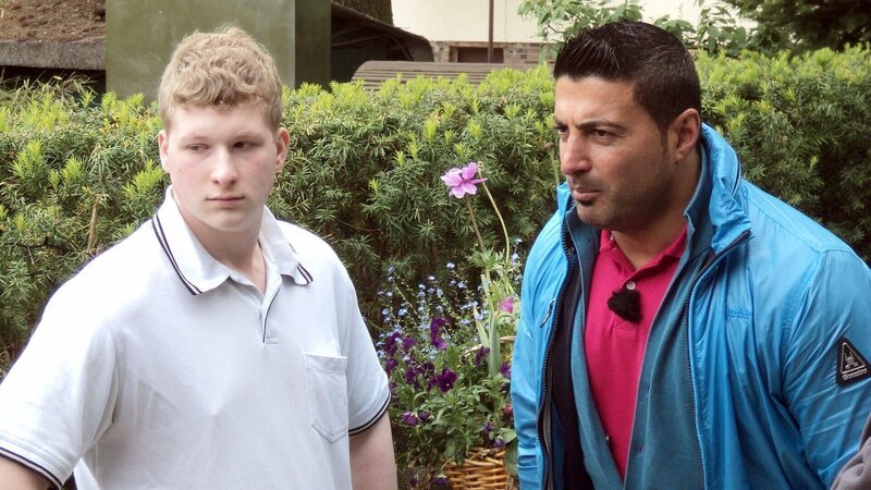 Trödelexperte Sükrü Pehlivan und Mike – Bild: RTL II