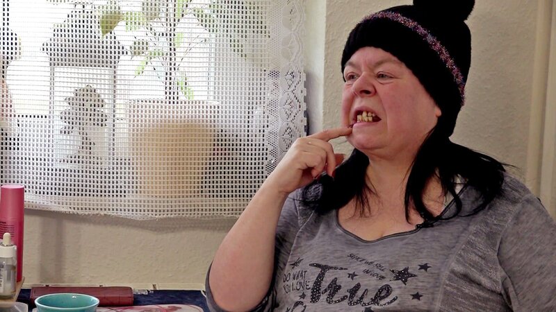 Pamela hat starke Zahnschmerzen – Bild: RTLZWEI