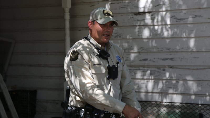Medium shot of Fish and Game Officer James Cummings. – Bild: Animal Planet /​ Discovery Communications, LLC