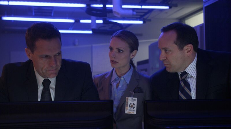 (v.l.): Charles Rushing (Glen Baggerly), Dr. Anne Hannity (Lisa Brenner) und Voorhees (Kirk Mouser) – Bild: RTL Crime