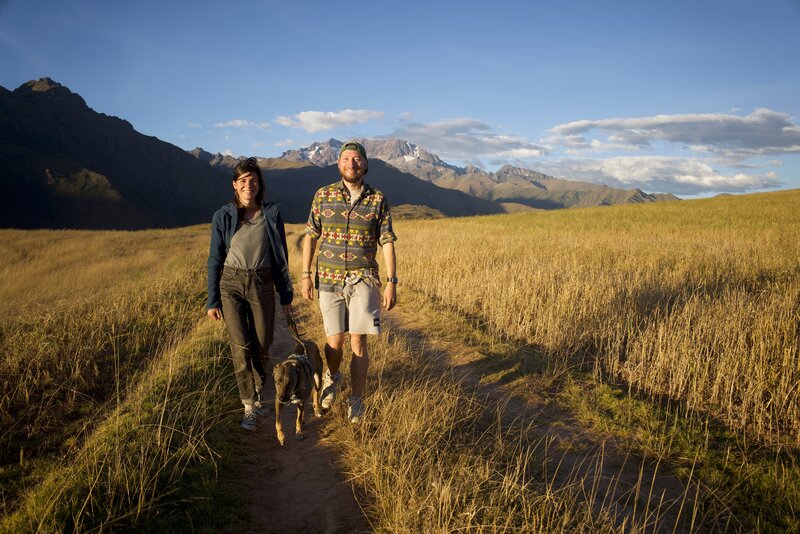 Svenja und Sebastian wandern mit Hündin Pepper auf dem Inka-Trail, nördlich von Cusco in Peru. – Bild: ZDF/​Hans Jakobi