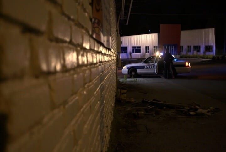 Lt. Joe Kenda arbeitet mit einem K-9 Offizier zusammen, nachdem ein Marathonläufer im Park ermordet wird. Können die beiden Ermittler verhindern, dass der Mörder erneut zuschlägt? – Bild: Jupiter Entertainment