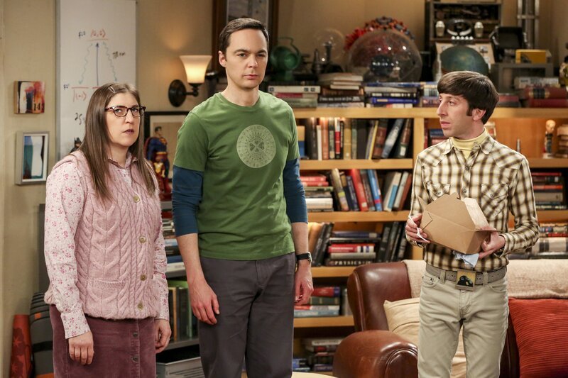 (v.li.): Mayim Bialik als Amy Farrah Fowler, Jim Parsons als Sheldon Cooper, Simon Helberg als Howard Wolowitz – Bild: WBEI /​ Michael Yarish