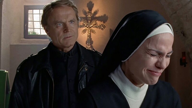 Don Matteo (Terence Hill), Schwester Maria (Astra Lanz) – Bild: Bibel TV