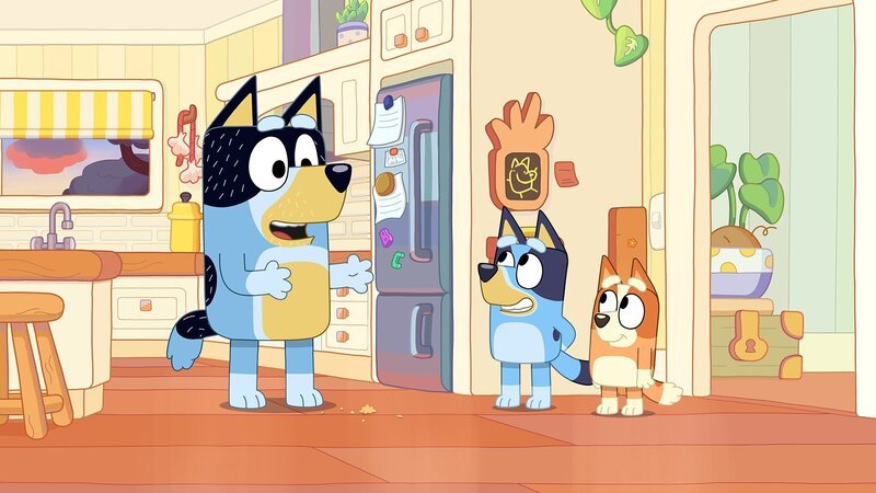 L-R: Bandit, Bluey, Bingo – Bild: Courtesy of Disney+