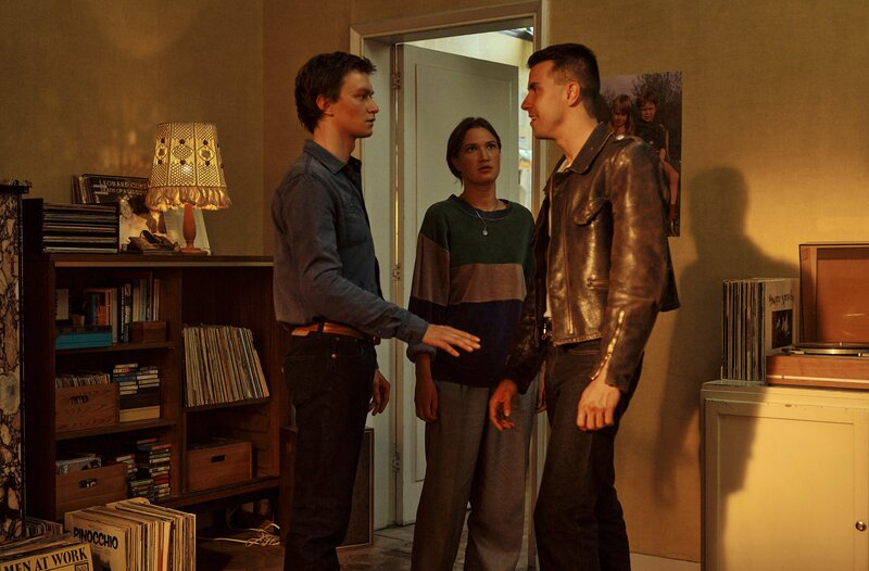 Marc De Vuyst (Tijmen Govaerts, l.), Vicky Verhellen (Mona Mina Leon, M.) und Franky Verhellen (Aimé Claeys, r.). – Bild: WDR/​Thomas Nolf