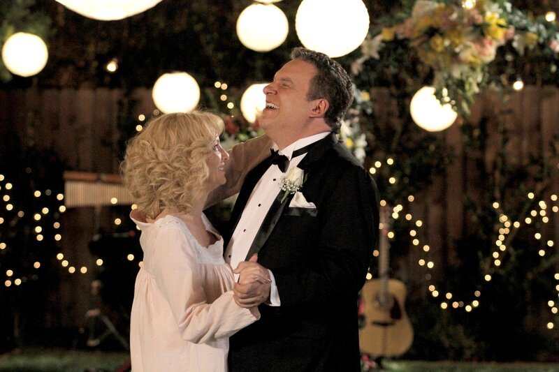 Beverly Goldberg (Wendi McLendon-Covey, l.); Murray Goldberg (Jeff Garlin, r.) – Bild: Sony Pictures Television Inc. /​ Tony Rivetti