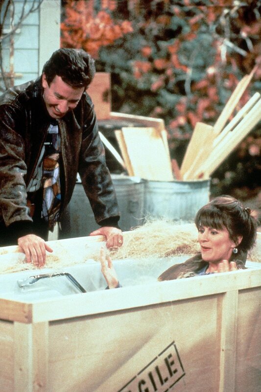 Um ein neues Badezimmer zu finanzieren, produziert Tim (Tim Allen) eine Tool Time-Sondersendung im eigenen Haus. Obgleich Jill (Patricia Richardson) das Unheil nahen sieht, willigt sie ein … – Bild: RTL