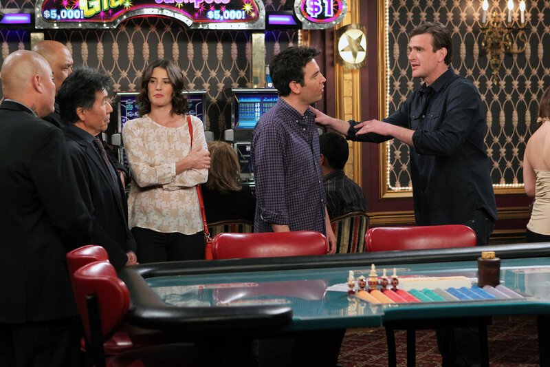 Planen einen legendären Junggesellenabschied für Barney: Robin (Cobie Smulders, 3.v.r.), Ted (Josh Radnor, 2.v.r.) und Marshall (Jason Segel, r.) … – Bild: Twentieth Century Fox Film Corporation Planen einen legendären Junggesellenabschied für Barney: Robin (Cobie Smulders, 3.v.r.), Ted (Josh Radnor, 2.v.r.) und Marshall (Jason Segel, r.) … – Bild: Twentieth Century Fox Film Corporation