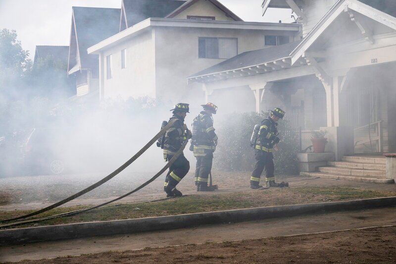 Station 19; Staffel 6, Folge 8; Das Team rückt zu einem Feuer aus. – Bild: SRF/​Motion Picture/​ ABC Signature