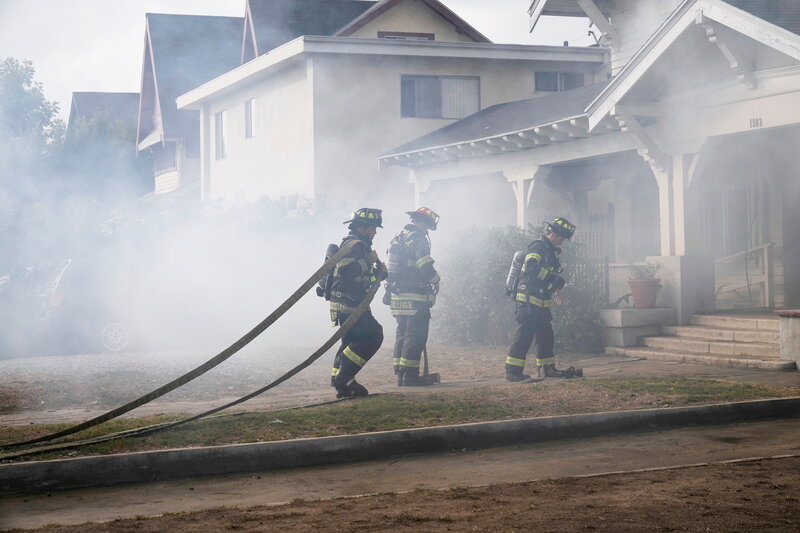 Station 19; Staffel 6, Folge 8; Das Team rückt zu einem Feuer aus. – Bild: SRF/​Motion Picture/​ ABC Signature
