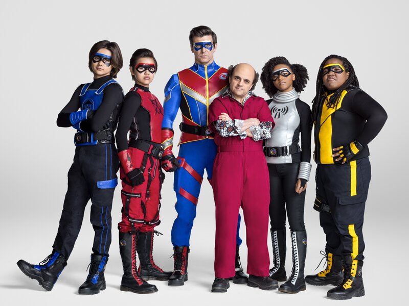 L-R: Bose (Luca Luhan), Chapa (Havan Flores), Captain Man (Cooper Barnes), Schwoz (Michael D. Cohen), Mika (Dana Heath), Miles (Terrence Little Gardenhigh) – Bild: Nickelodeon