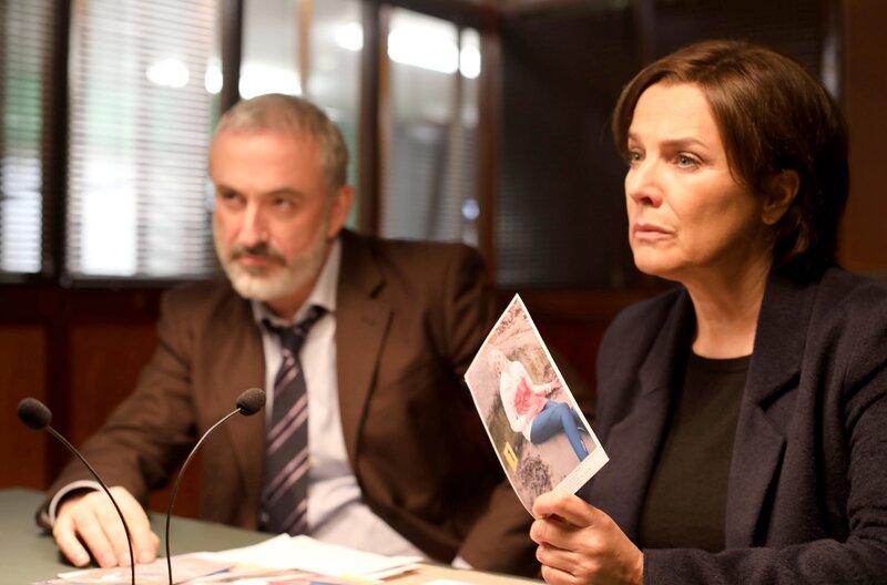 Declan Conlon (Sean Kelly), Désirée Nosbusch (Cathrin Blake). – Bild: ARD Degeto/​Züli Aladag